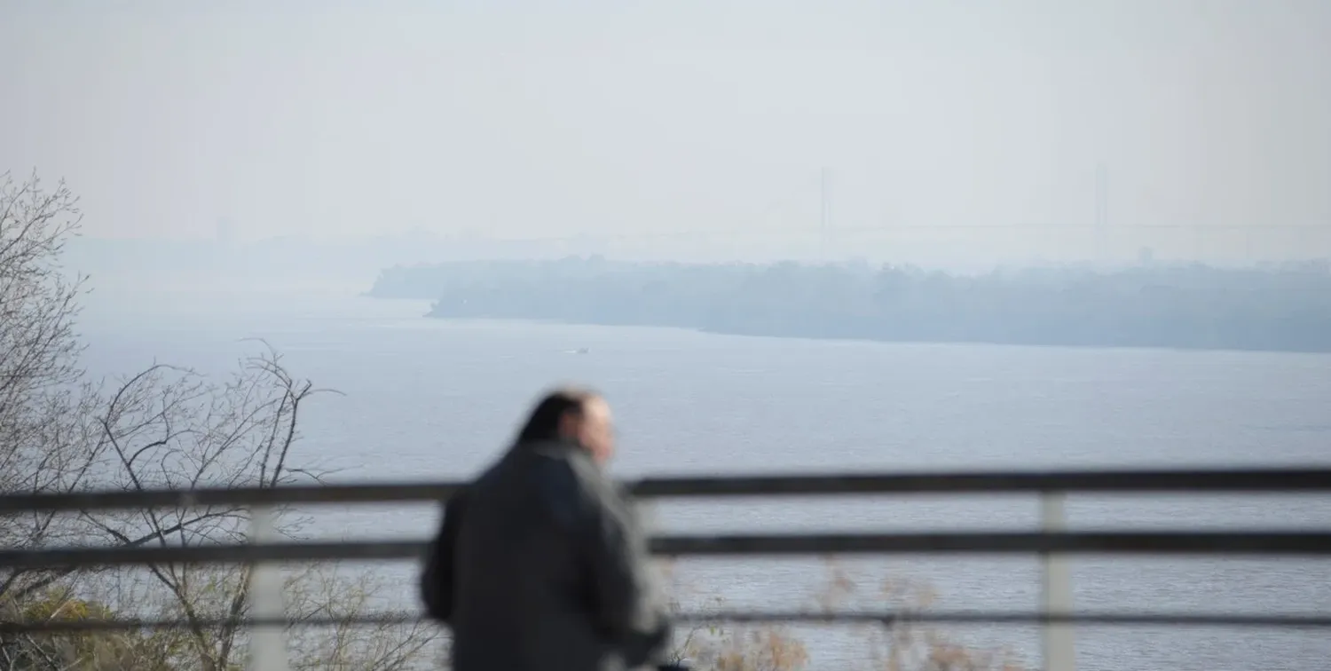 "La contaminación del aire es el mayor riesgo para la salud ambiental en estos tiempos", advirtió el organismo. En la imagen, humo en la ciudad de Rosario. Crédito: Marcelo Manera