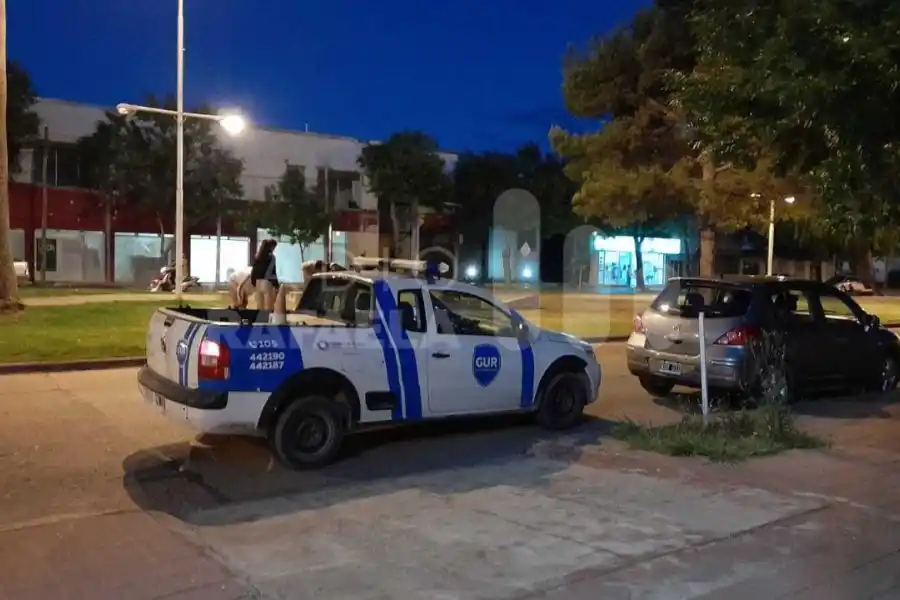 Menor descompensada en en los brazos de su madre 