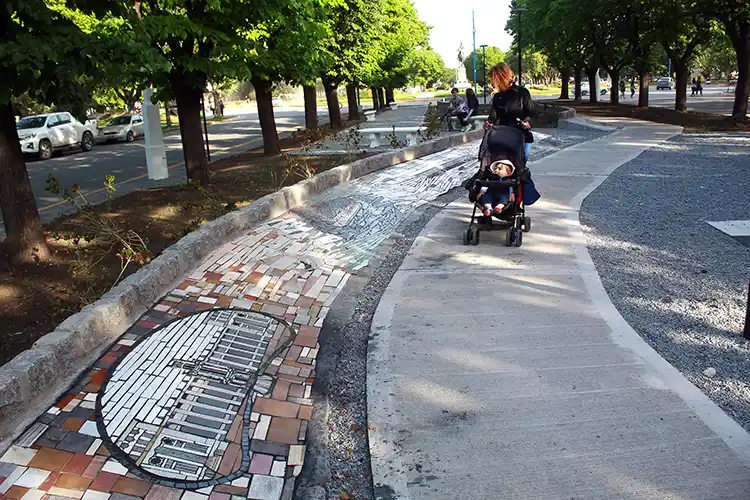 Últimos trabajos en el mural de mosaicos