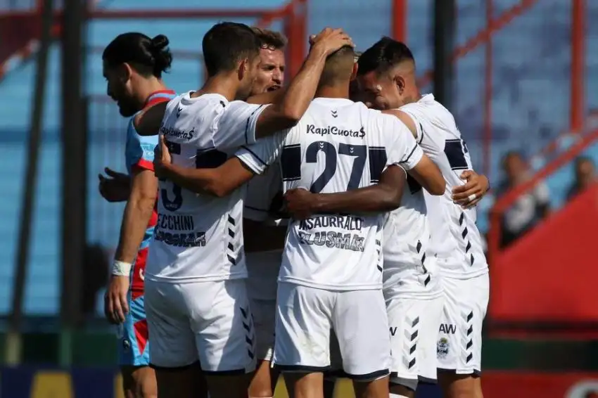 Manu Insaurralde ingresó en la victoria de Gimnasia