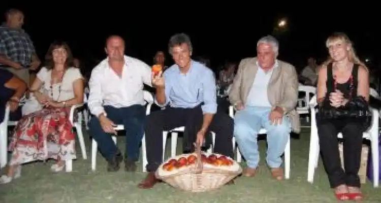 La Fiesta del Durazno  llegó con dinero para fruticultores