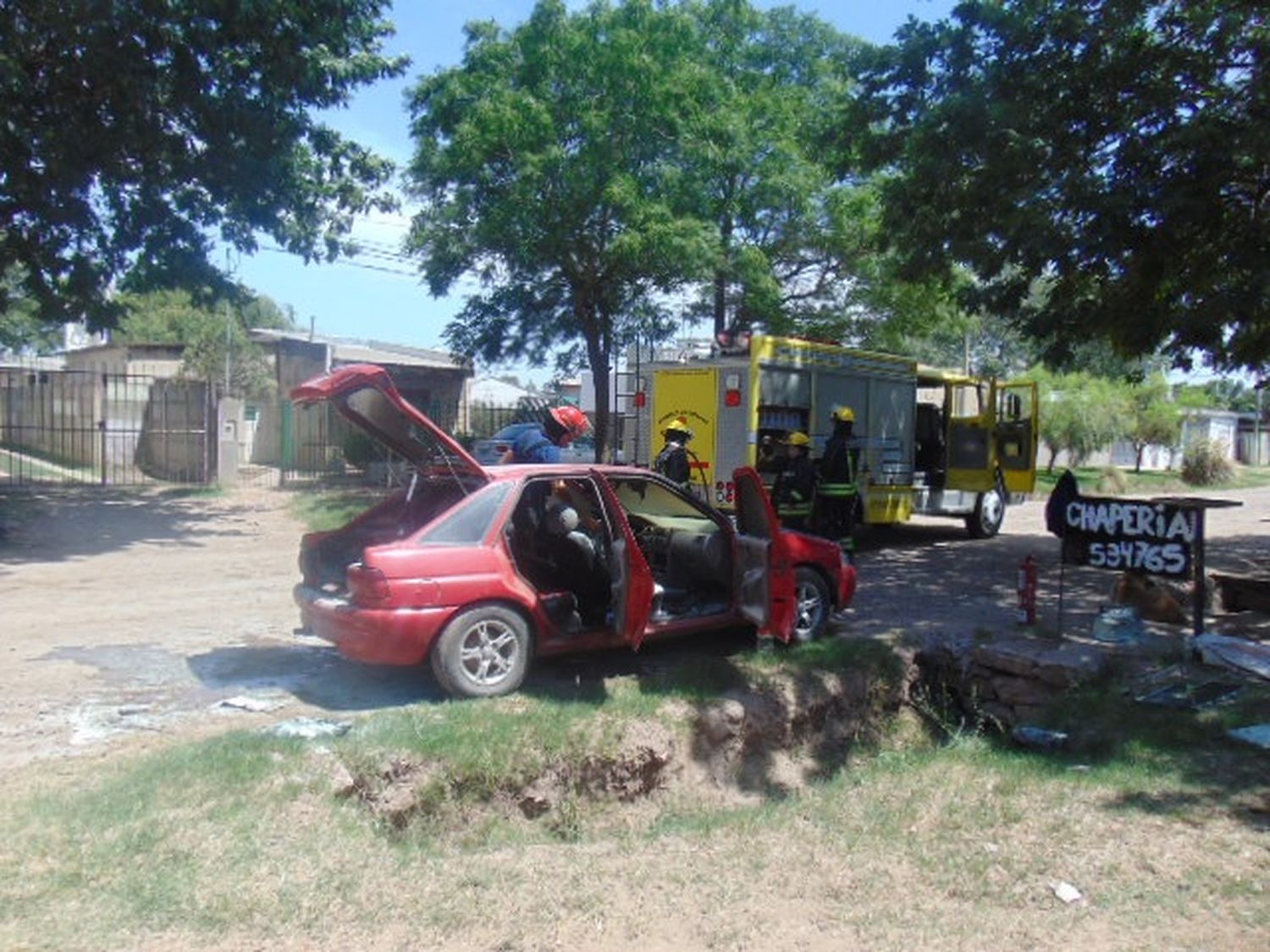 Dos autos se incendiaron en distintos puntos de la ciudad, en la tarde de este sábado