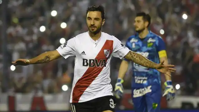 River barrió a Defensa con un Scocco letal y consiguió el pasaje a cuartos