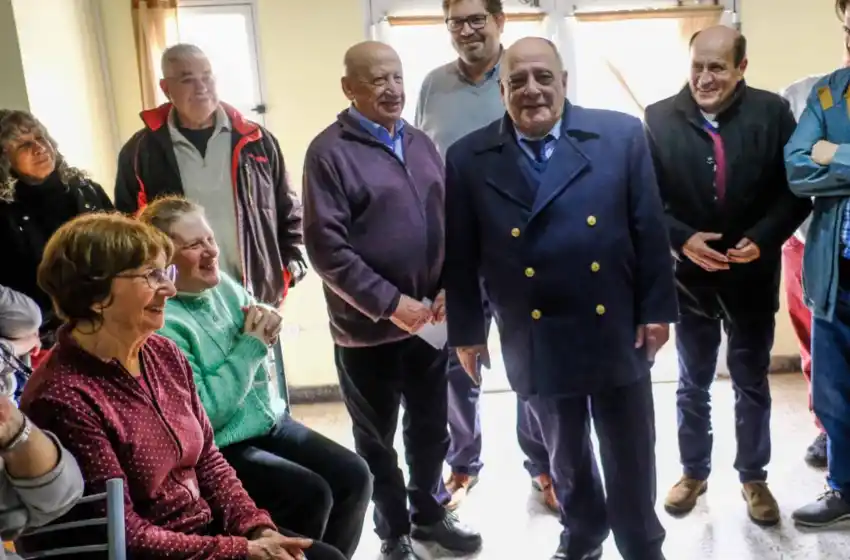 Arroyo se reunió con jubilados de Punta Iglesias