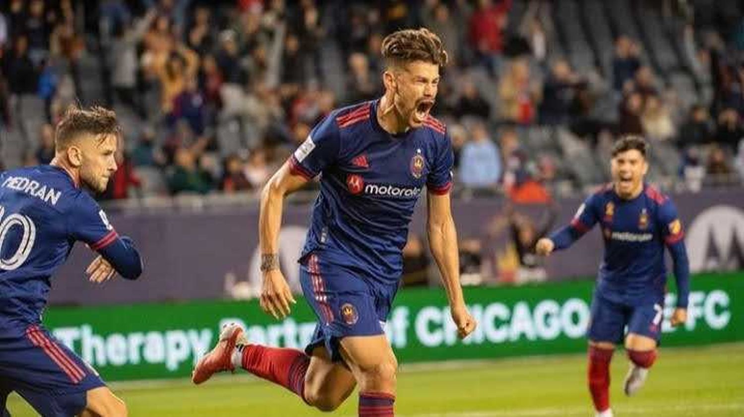 Giménez anotó un gol y asistió en la derrota del Chicago Fire