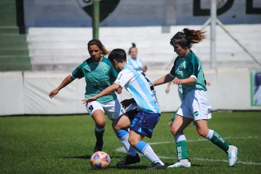 Fútbol Femenino: contundente goleada de Atlético y clasificación asegurada
