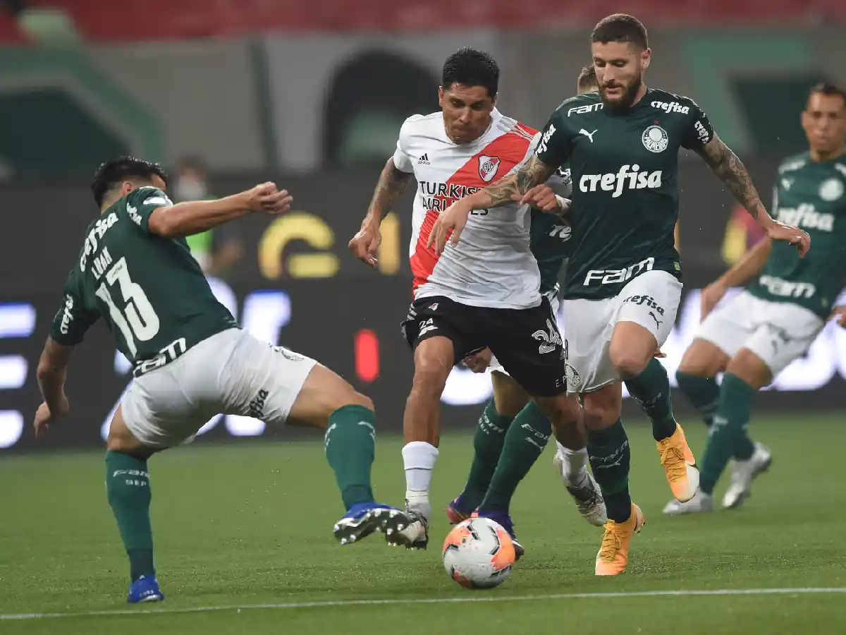 "River quedó eliminado mostrando su identidad"