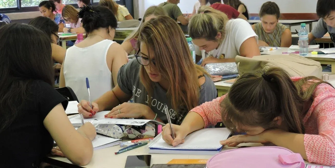 Las mujeres tienen salarios entre 22 y 27% menores que los varones. Crédito: Archivo El Litoral.
