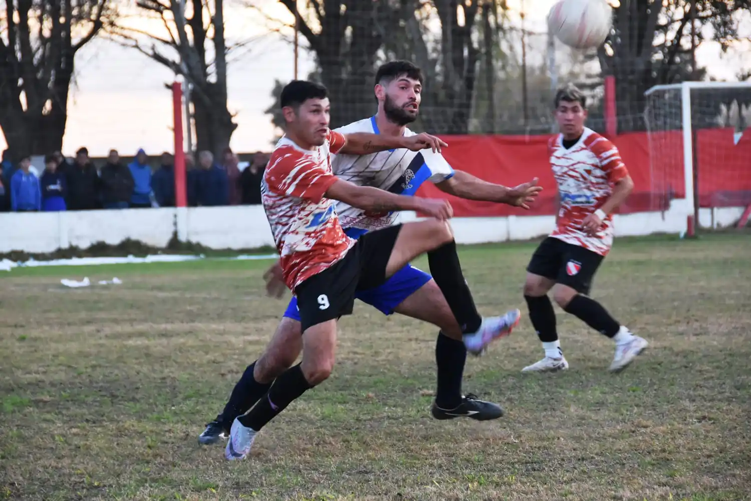 Todas las miradas estarán puestas en los equipos de Villa Cañás que definen quién se queda con el último cupo a Zona Campeonato. La ventaja la tiene Independiente que está un punto arriba. Foto: Alberto Carmana.