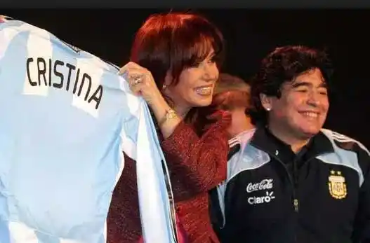 Diego Maradona: «Yo iría a una fórmula con Cristina Kirchner»