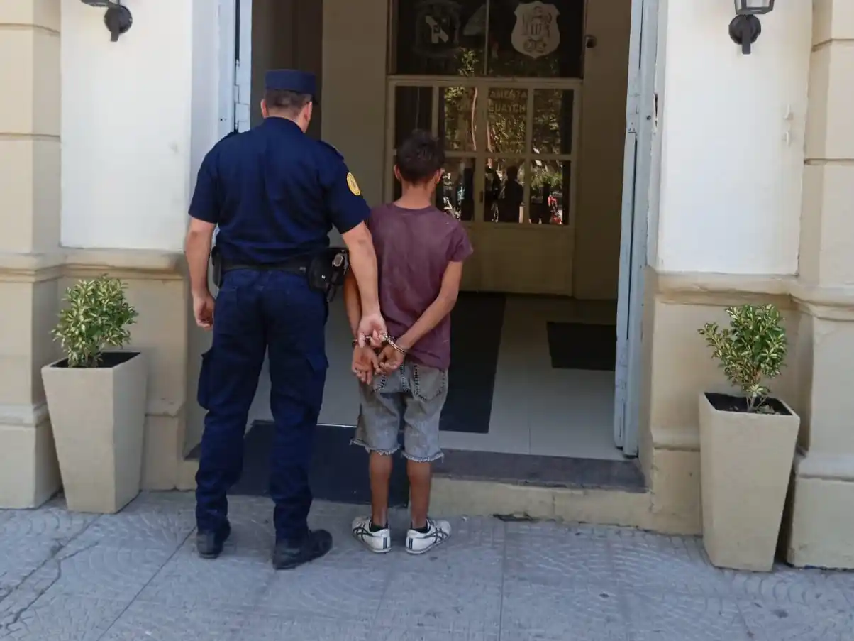 Atemorizó a todo un barrio de Gualeguaychú y terminó detenido por robarse una bolsa de pan