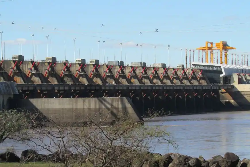 Desmintieron que Salto Grande vuelque PCB en el río Uruguay