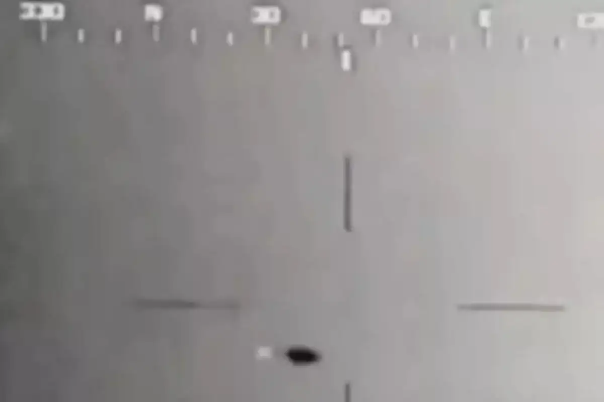 Según el informe, el piloto Jorge Polanco observó durante 17 minutos una serie de luces que se desplazaban frente a su aeronave.