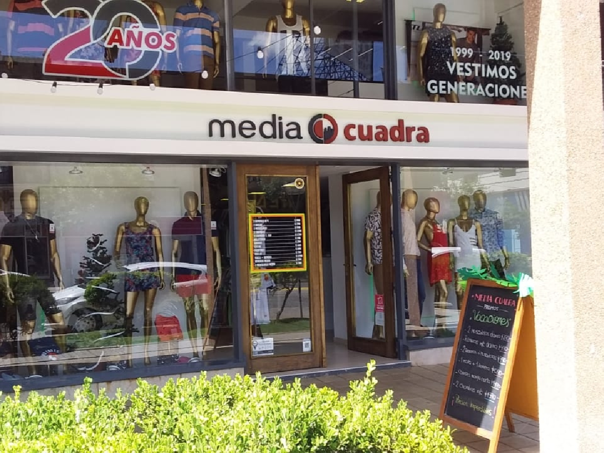 Menor rompió una vidriera, sustrajo ropa y fue detenido 
