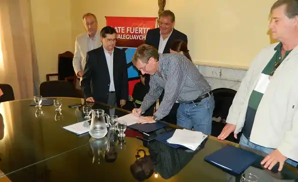 Entregaron aportes y firmaron convenios para la construcción de viviendas