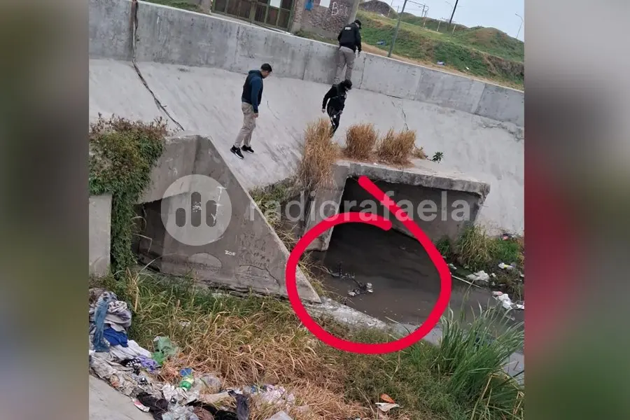 Dos menores atrapados en allanamientos: les secuestraron cartuchos y motos robadas