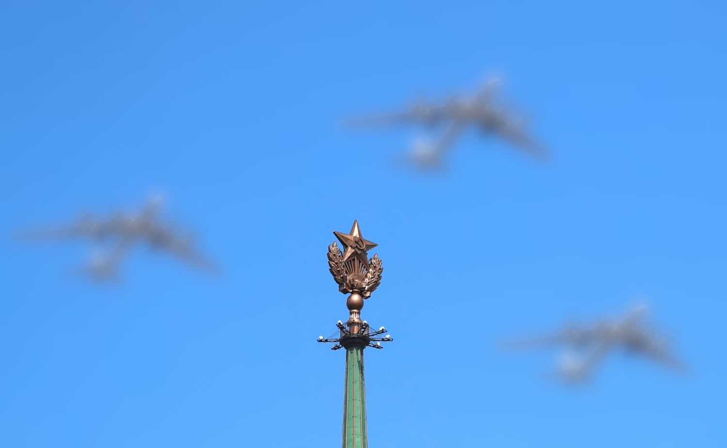 Deslucido desfile del Día de la Victoria, sin la participación de la aviación rusa