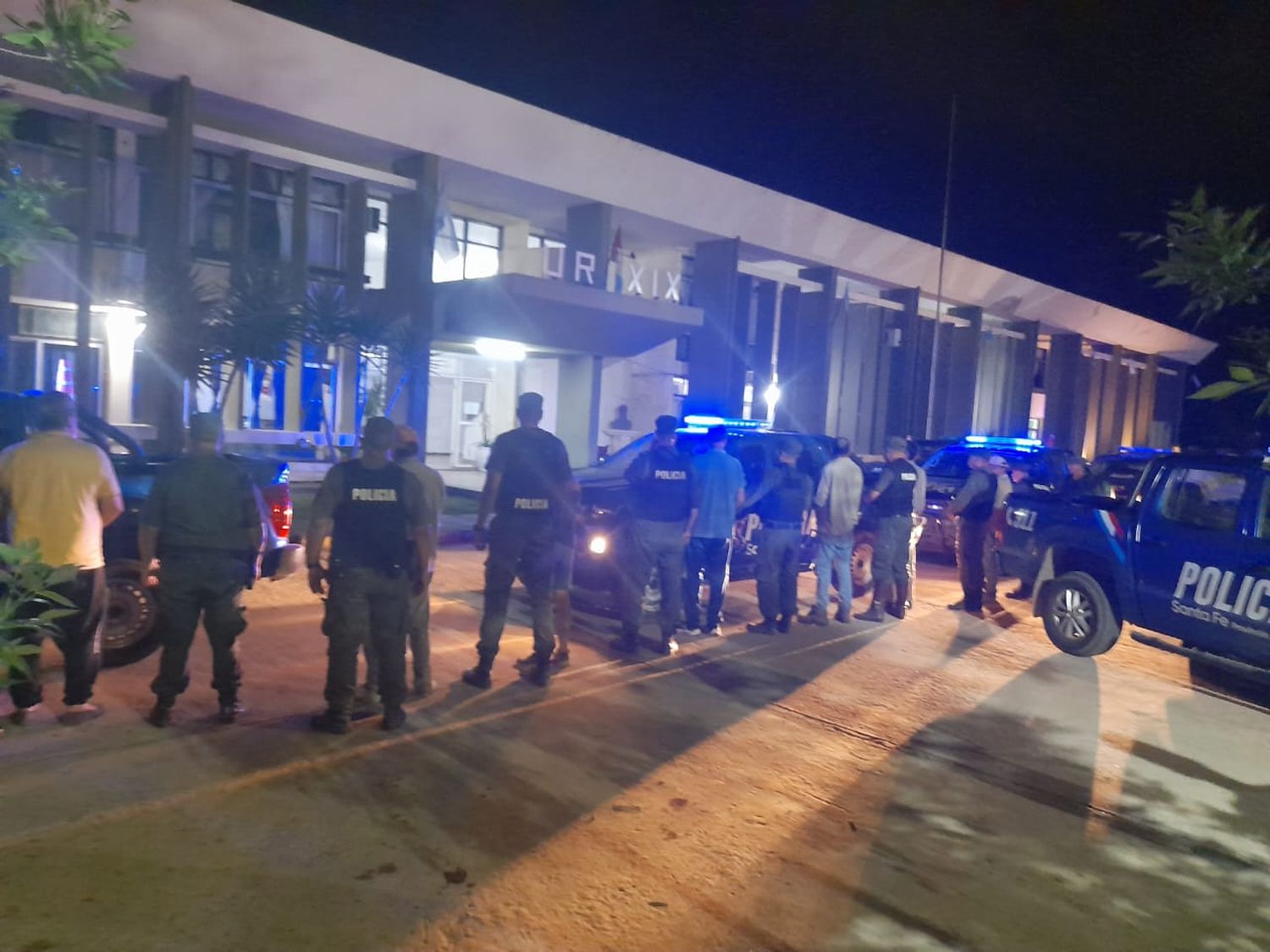 Los 8 sujetos detenidos fueron trasladados a la alcaidía de la Unidad Regional XIX.