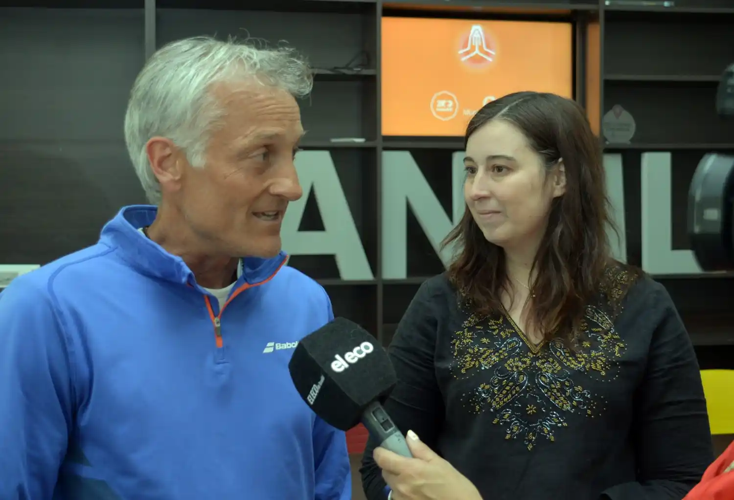 Melisa Nielsen junto con Miguel de Lucía, en comunicación con El Eco Multimedios.