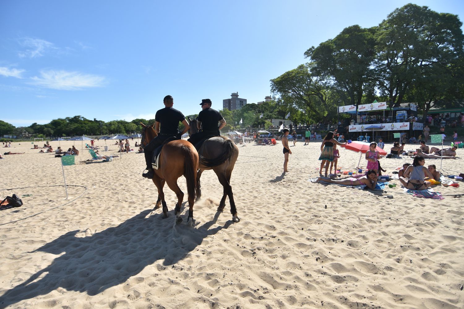 Refuerzan la seguridad en playas y espacios públicos de la ciudad de Santa Fe