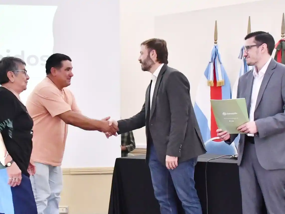 Más de 20 familias recibieron sus escrituras traslativas de dominio