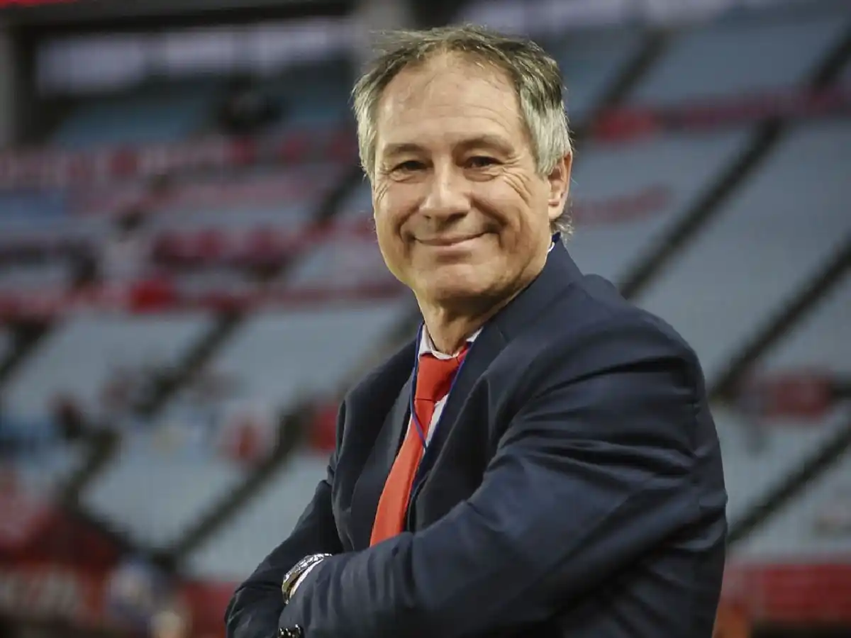 Holan es nuevo DT del Santos de Brasil