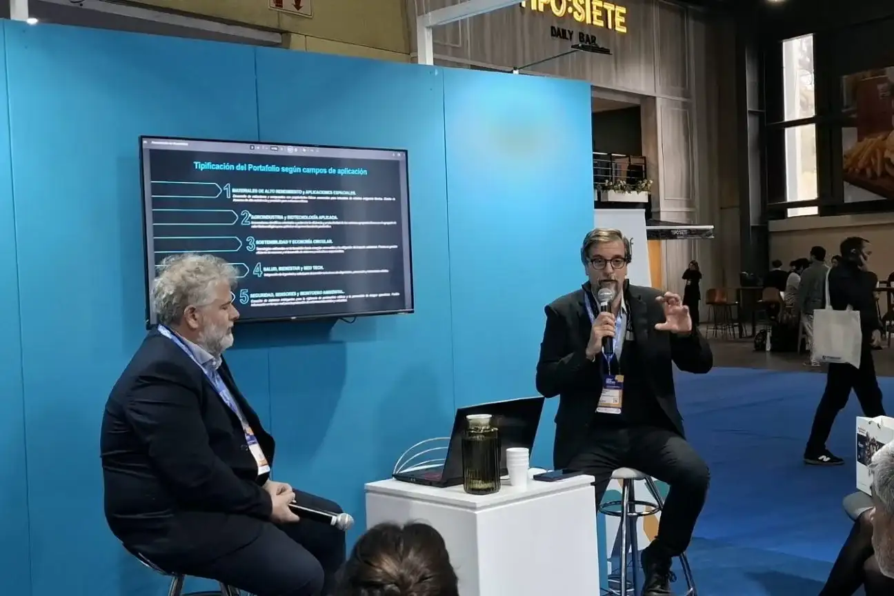 Durante el evento, la comitiva universitaria mantuvo reuniones con empresas de sectores estratégicos como minería, petróleo y gas, industria alimenticia, recursos humanos e inteligencia artificial.