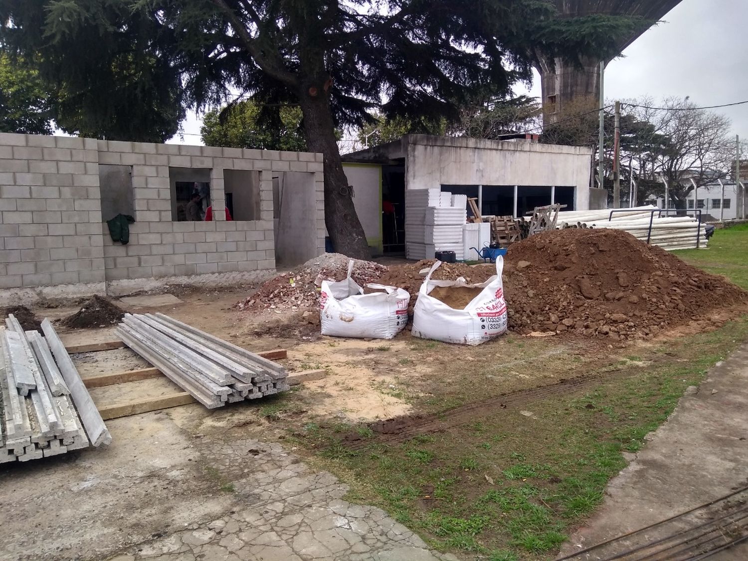 Obra en el Estadio Municipal: construyen oficinas para la Dirección de Deportes en el último tramo del proyecto