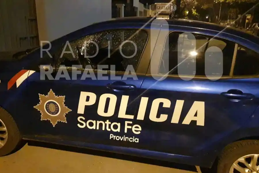 Patrulla con parabrisas roto luego del ataque de hinchas de Sportivo Norte en la Comisaría Nª13