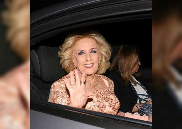 Mirtha Legrand, varada en ruta 2: Pinchó una rueda cuando se dirigía al Festival de Cine de Mar del Plata