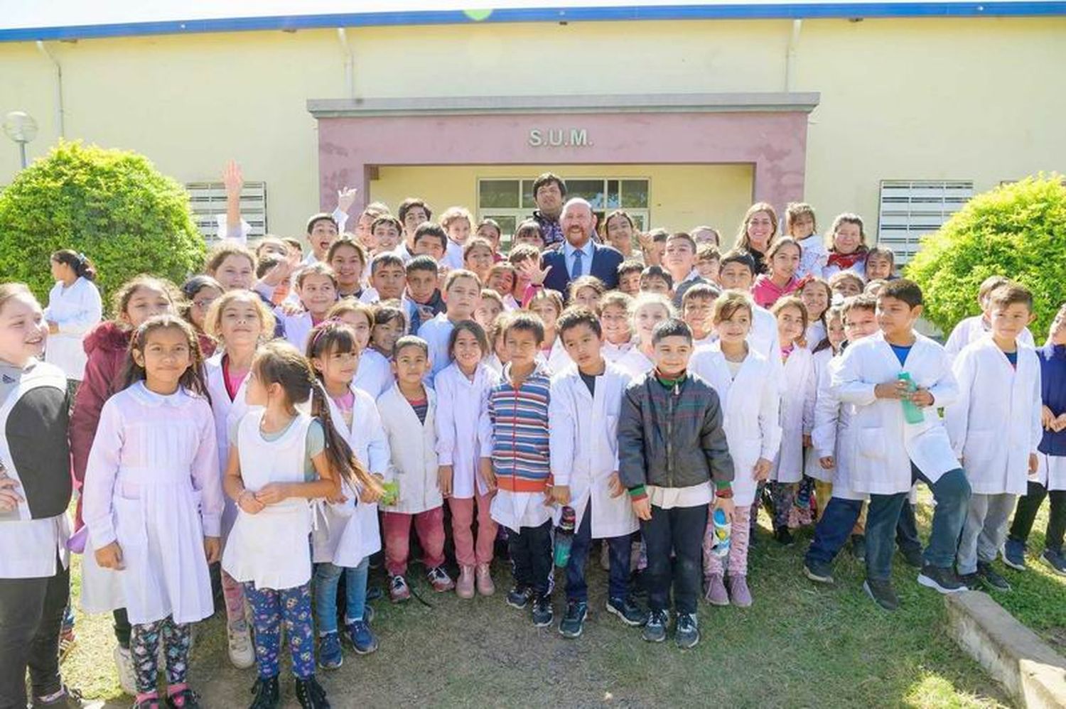 Un Gildo Insfrán optimista avanza en la 
campaña electoral con las cartas sobre la mesa