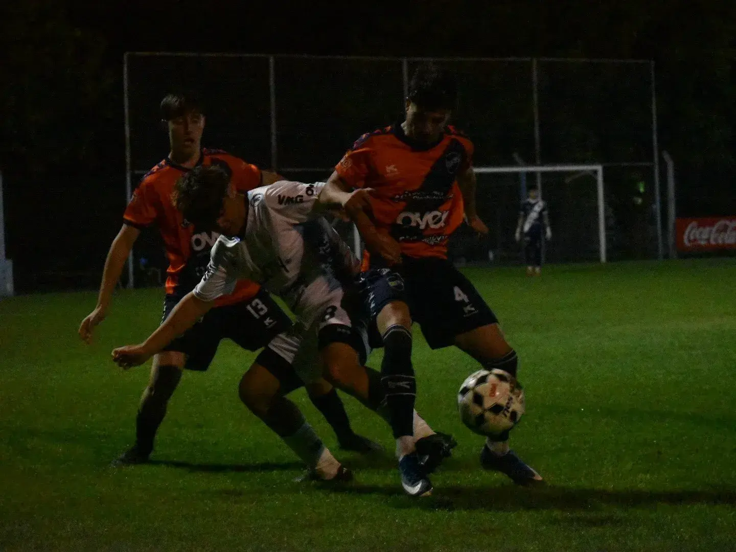 Igualdad en 3 entre la Crema y el Lobo en el inicio de la fecha 11 del Clausura liguista. Foto:AR