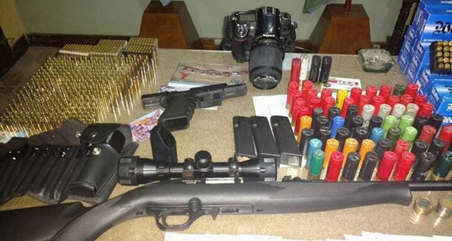 Siete armas secuestradas  y cientos de municiones