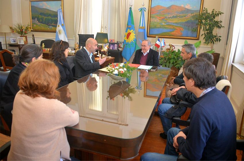 Lunghi se reunió con el escritor Eduardo Sacheri