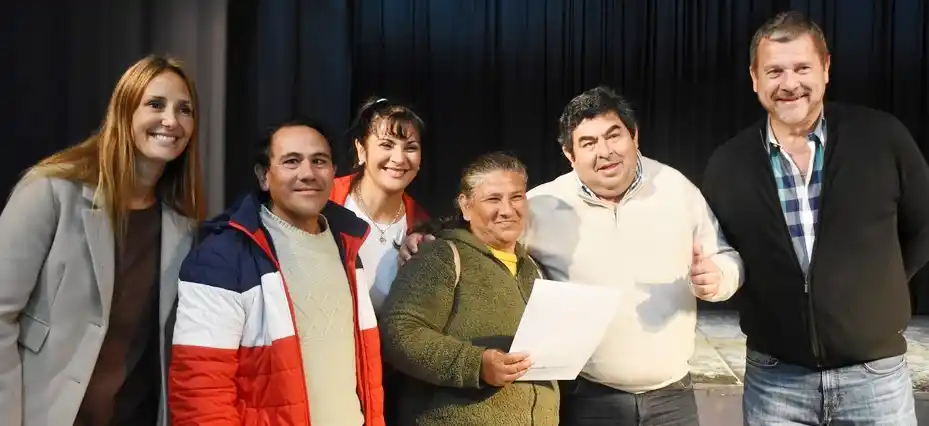 Más familias concordienses recibieron sus actas de regularización dominial