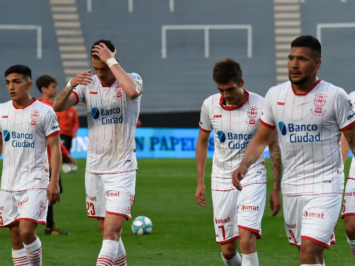 Huracán no podrá fichar jugadores en el próximo libro de pases por una deuda