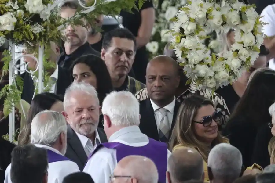 Con la presencia de Lula realizan la despedida final a Pelé