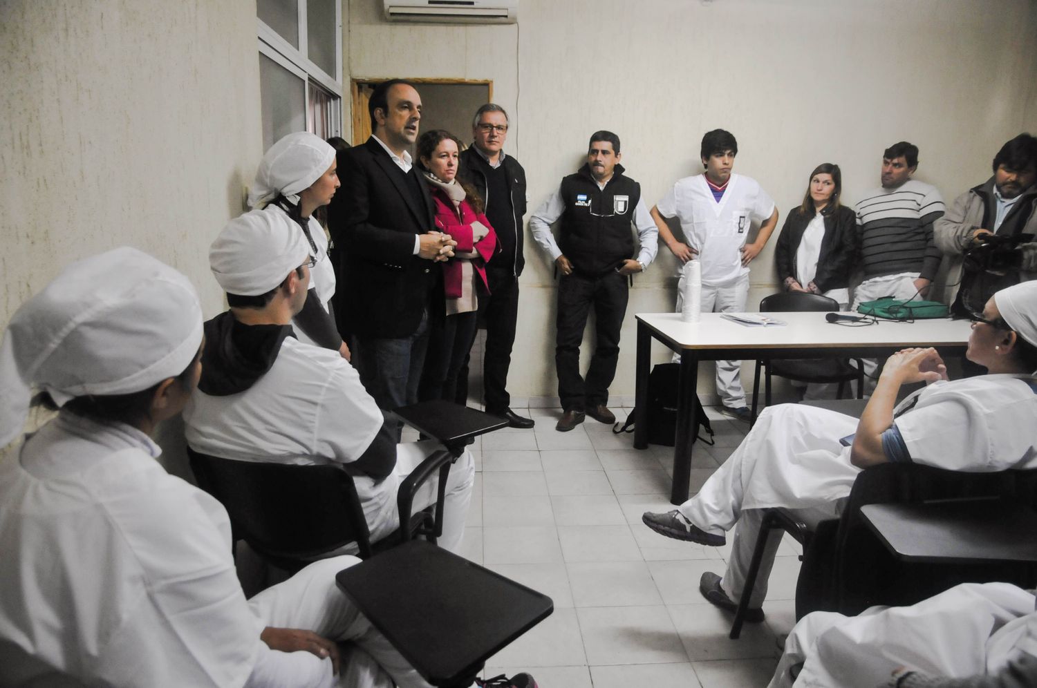 Jóvenes aprenden el oficio de pizzeros y pasteleros