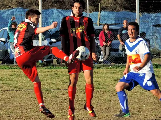 Central dejó una chance de ascenso en Larroque
