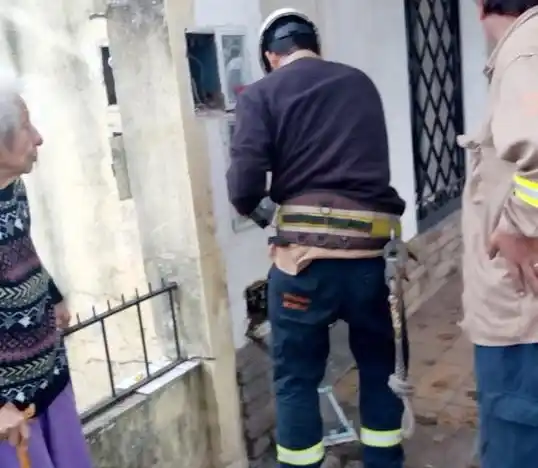 Repusieron el medidor a abuela de San Miguel pero deberá pagar la deuda de más de $26 mil