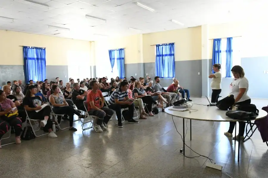 El mismo se dictó en la vecinal de barrio Jardín con la participación de más de 100 inscriptos. En cada una de las convocatorias durante todo el año a través del dispositivo móvil, fueron muchos los interesados en acceder a estos conocimientos que brinda el municipio de forma gratuita.