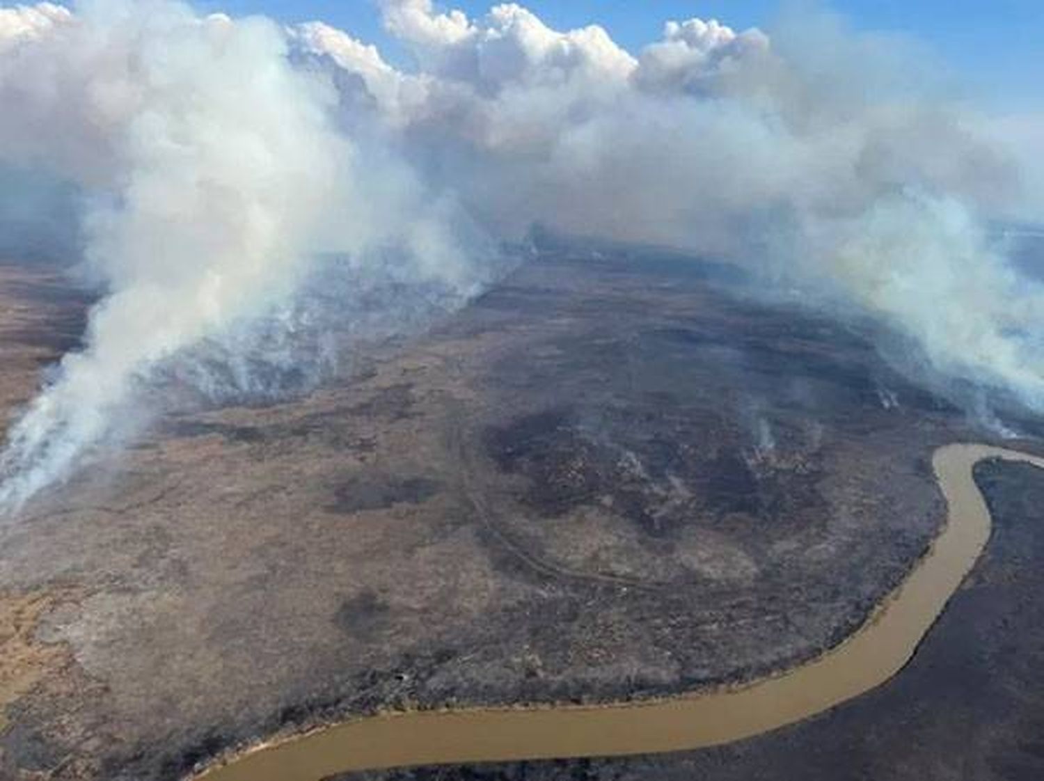 Incendios en islas: tres santafesinos detenidos