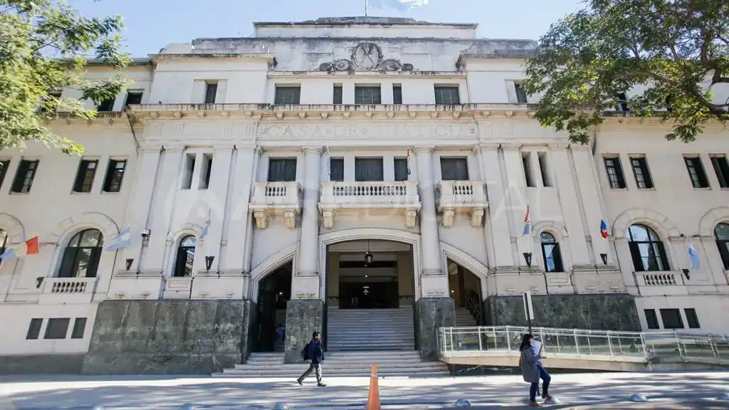 Tras denuncias anónimas y dos allanamientos, cayeron un hombre y una mujer por venta de drogas