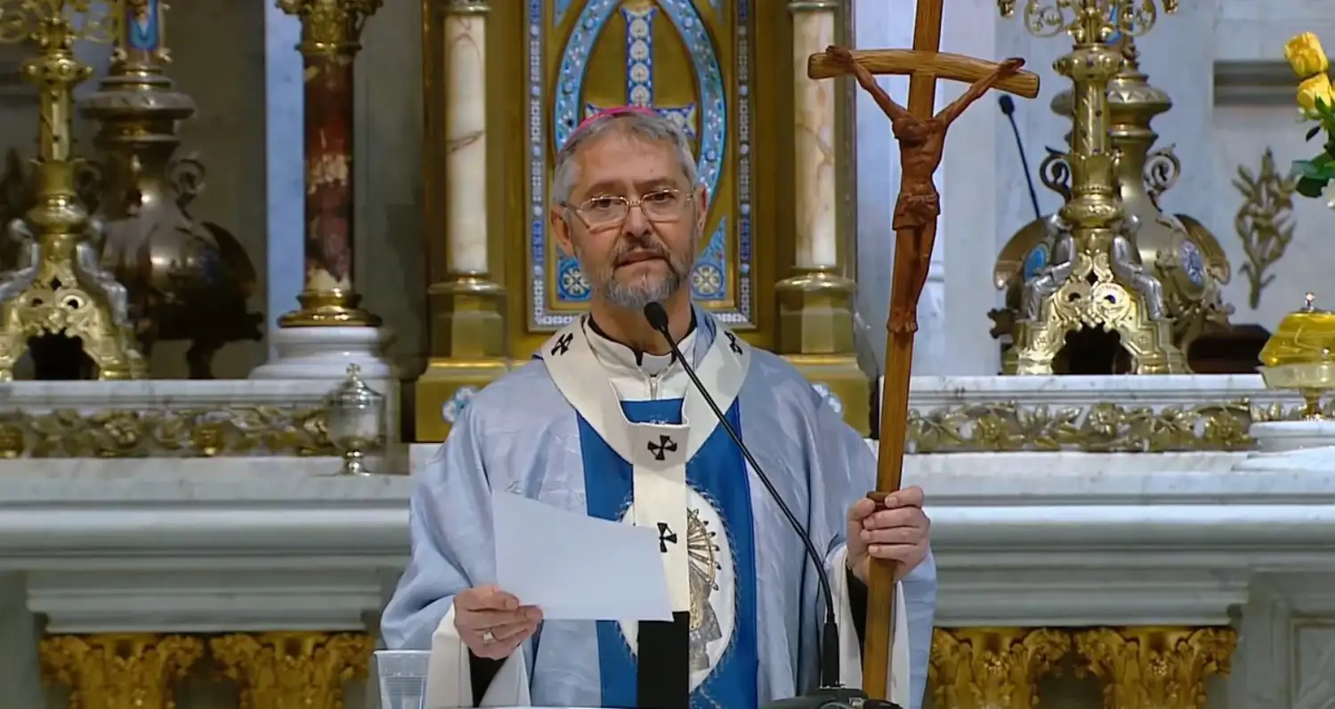 El fuerte mensaje del arzobispo de Luján tras la peregrinación: "La grieta real es que cada vez más gente queda afuera"