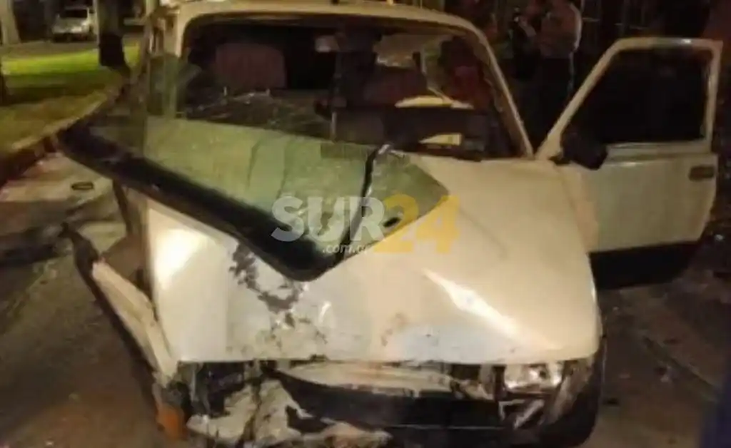 Dobló, se subió al cordón y se estampó contra un árbol en Paraná