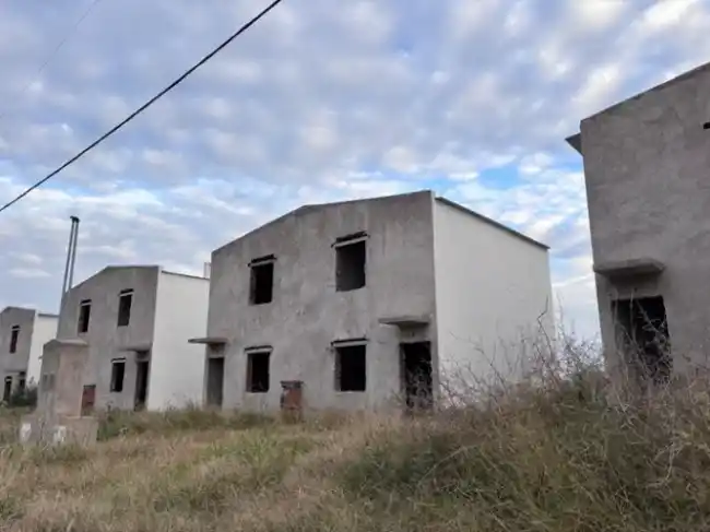 La construcción de las viviendas estaban a cargo de Nación pero fue desfinanciada.