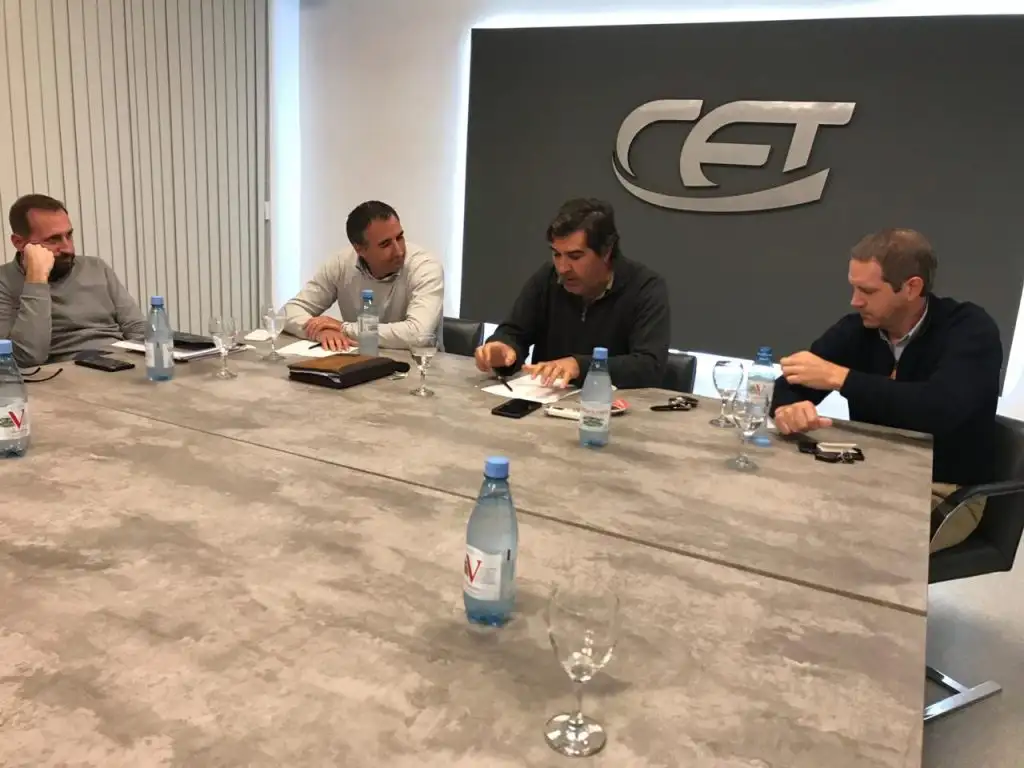 Santamarina recibió las demandas de la CET