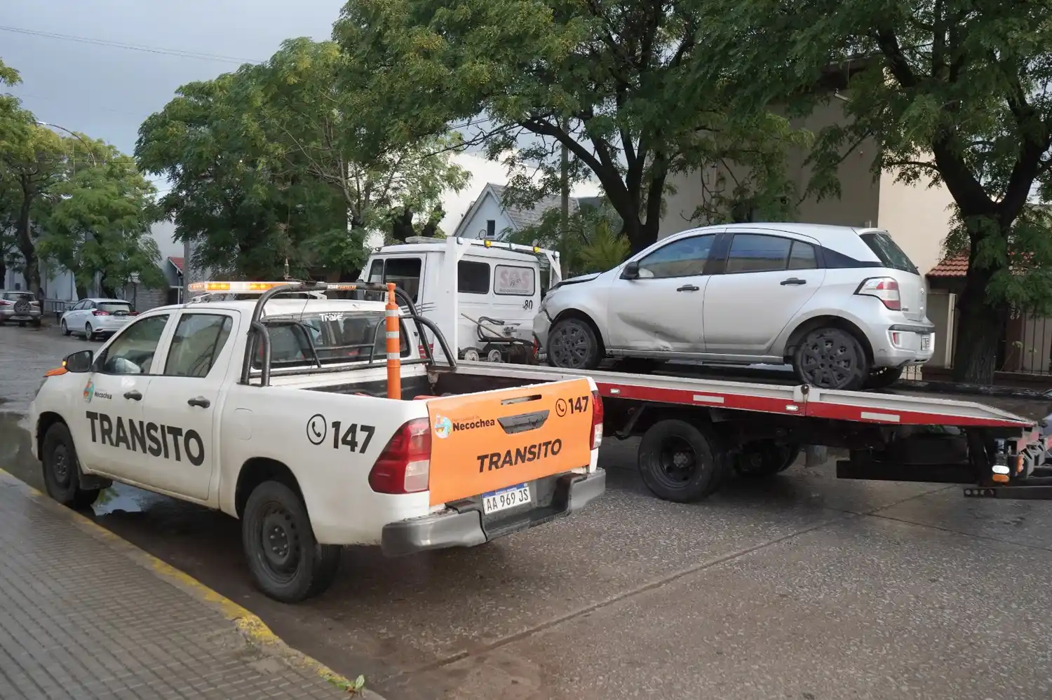 Con abolladuras, terminaron los dos rodados involucrados en la colisión en calles 55 y 68