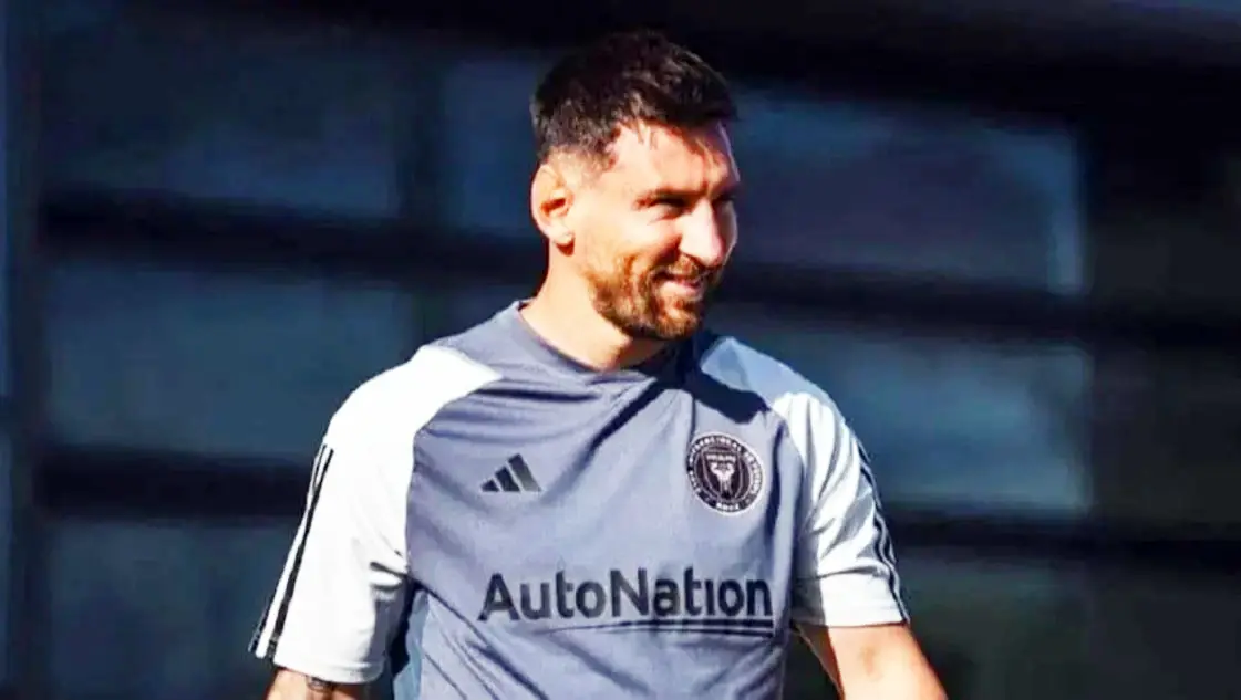 Lionel Messi volvió a pisar la pelota, pero no corrió detrás de ella