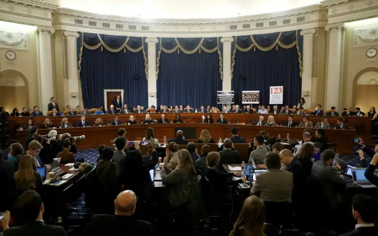 La Cámara de Representantes aprobó los cargos contra Trump